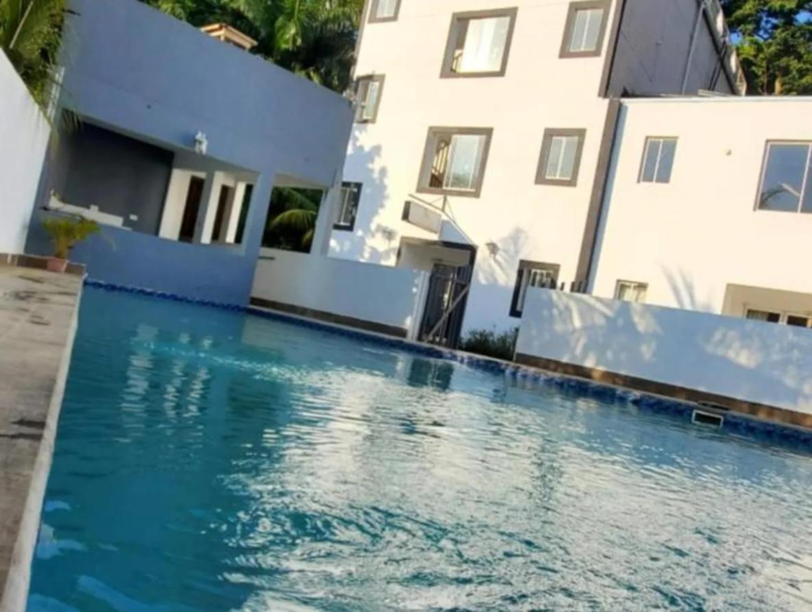 Hotel Marina Roatan Bagian luar foto